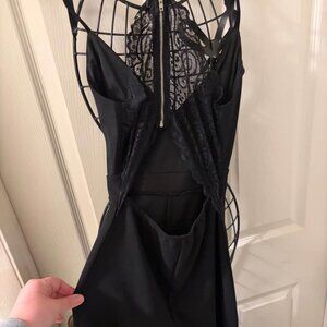 Joe & Elle Black V-Neck Lace Zip Up Halter Back Wide Leg Romper Sz S EUC City